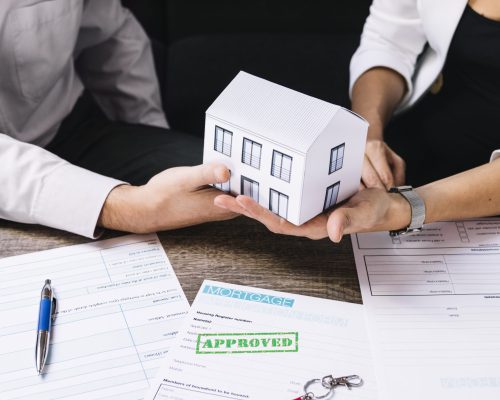 realtor-making-deal-with-customer-office